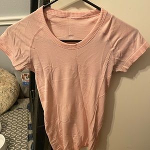 Not sold anymore, light pink swiftly tech shirt
